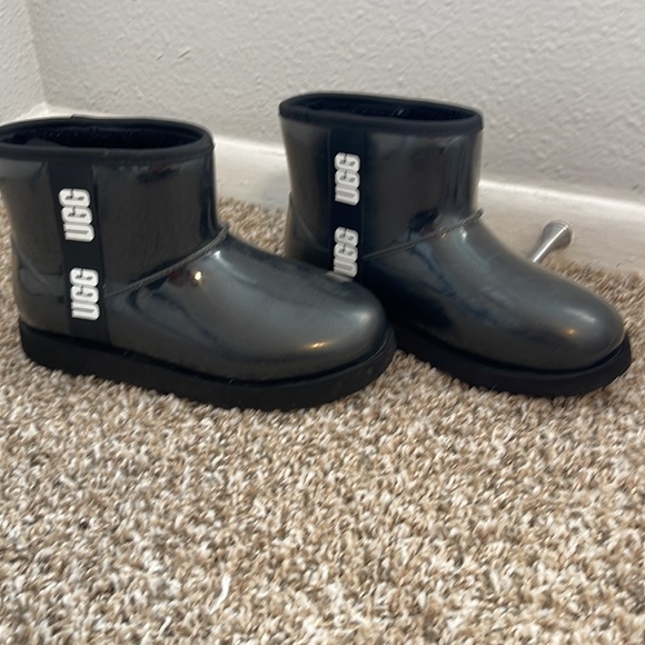 UGG Classic Boot Clear Mini Waterproof Size 5 Black - Picture 4 of 14